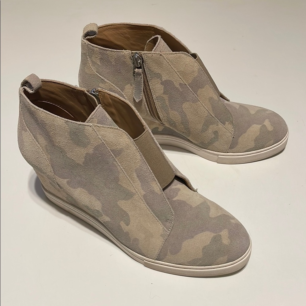 LÍNEA PAOLO Camouflage Camo Wedge Ankle Boots with a side zipper stretch Size 10